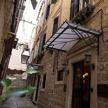 Boutique Stari Grad Ξενοδοχείο 4*